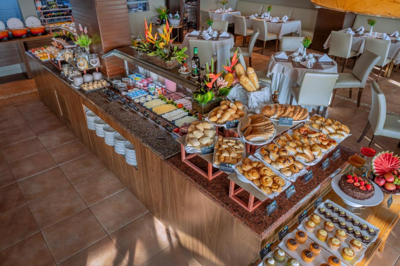 Serhs Natal Grand Hotel & Resort Экстерьер фото A buffet at a hotel