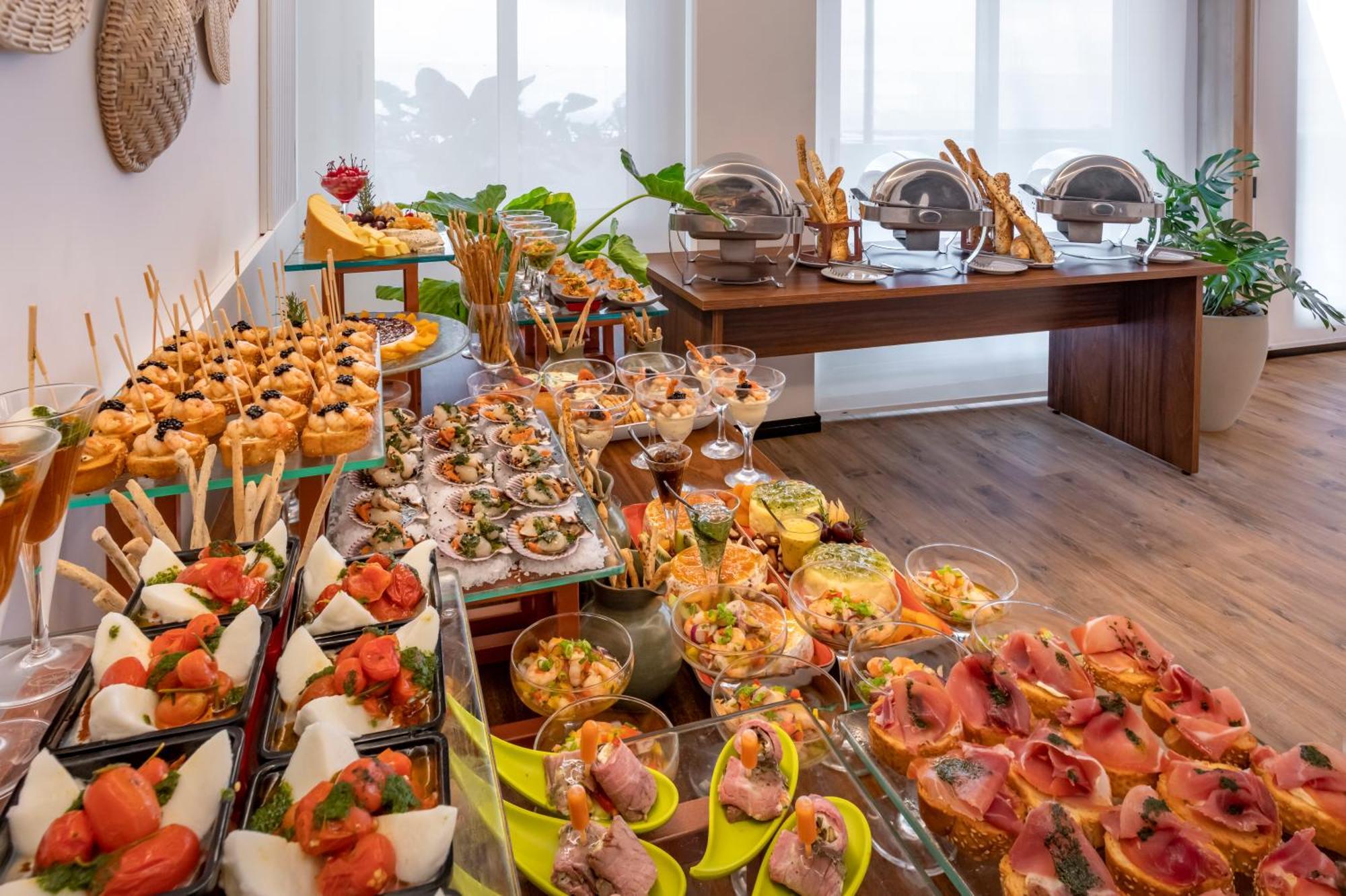 Serhs Natal Grand Hotel & Resort Экстерьер фото A buffet of tapas